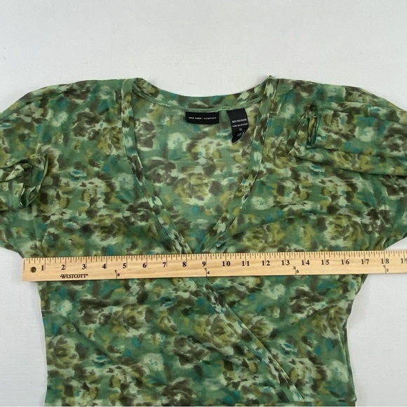 New York & Company Modeled Green Mesh Wrap Blouse with 3/4 Sleeves Sz S - Picture 7 of 10
